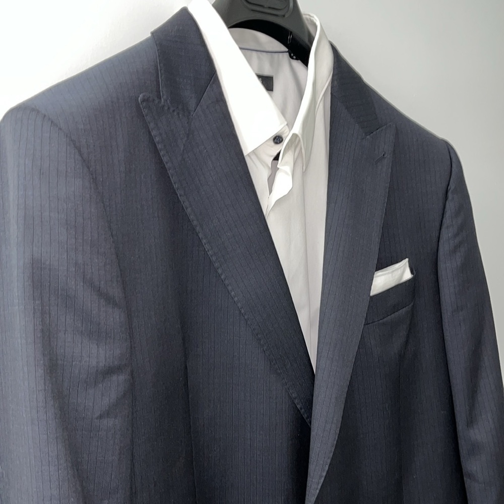 Simon Carter Sports Jacket size 46R, 2 Button Closure, 3” Peak Lapels, Like New